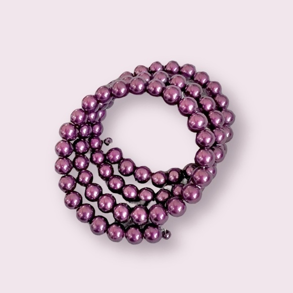 Deep Magenta Pearl Beaded Wrap Bracelet in Excellent condition - Picture 4 of 6